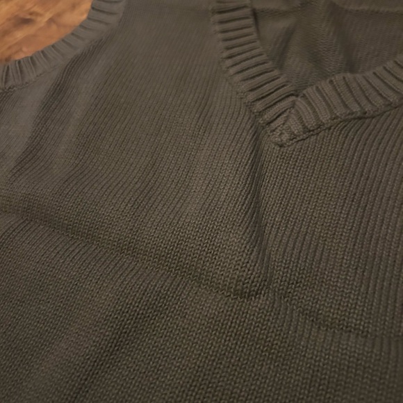 Brandy Melville Olive Mia Knit Sweater Vest - Picture 4 of 4